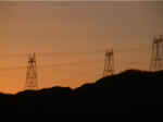powerlines.jpg (62604 bytes)