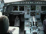 a330_cockpit2.jpg (122746 bytes)