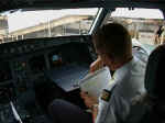 a330_cockpit3.jpg (94254 bytes)