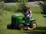 lawnmower1.jpg (132035 bytes)